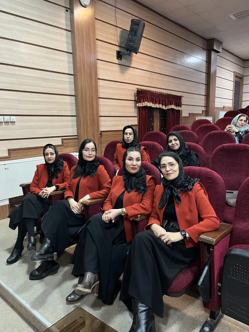 هنرجویان آموزشگاه خلاق در همایش